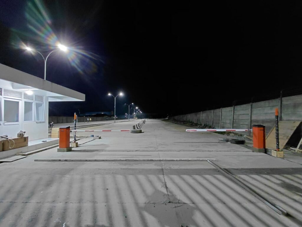 palang parkir merk Ultra Guard, barrier gate Ultra Guard, palang parkir otomatis, sistem parkir manless, ANPR parking system, PT. MSM Tiga Matra Satria, UHTM motor, carbon fiber barrier, parking gate Indonesia, solusi parkir industri.